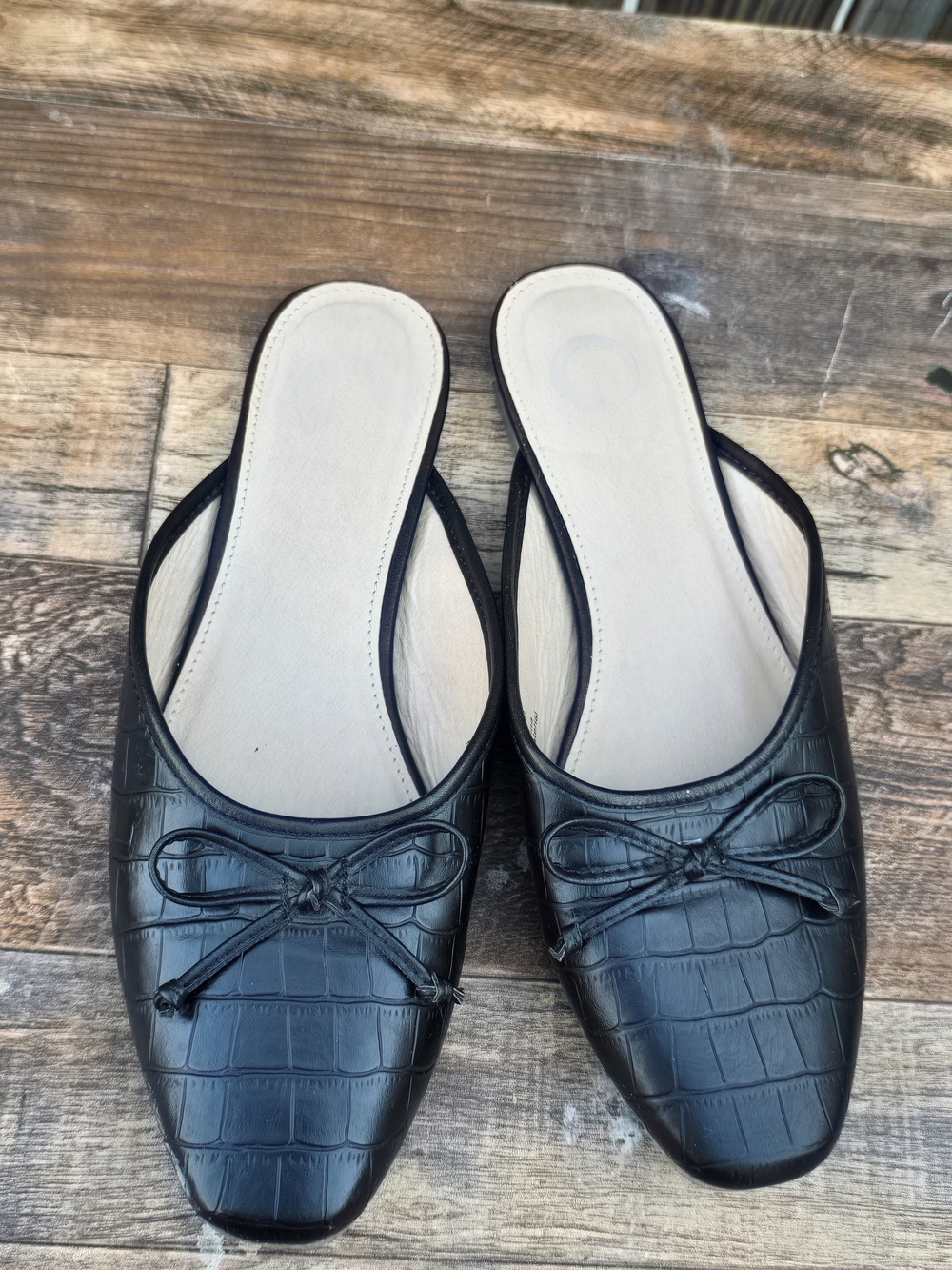 Black Croc-Embossed Slip-On Women’s Mule Size 7